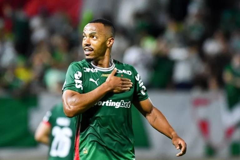 Herói Inesperado: Marlon Freitas Marca Duas Vezes, Palmeiras Vence Grêmio e Consolida Liderança no Brasileirão 2024