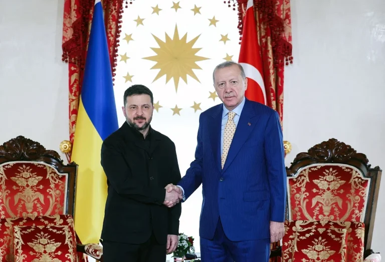 Erdogan e Zelensky discutem paz e segurança energética na Turquia após conversas com Putin