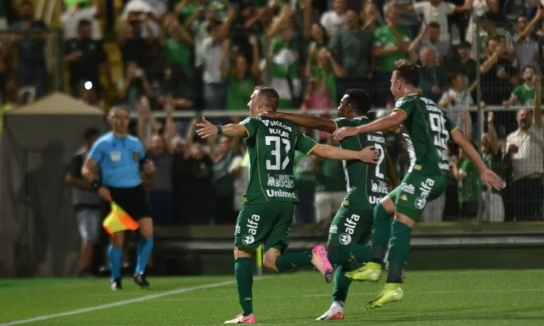 Chapecoense x Vitória: Onde Assistir ao Vivo, Horário e Transmissão do Duelo Crucial pela 10ª Rodada do Brasileirão