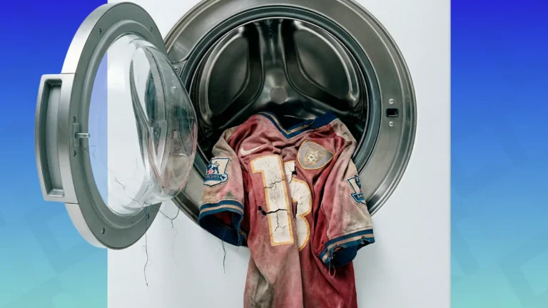 Por que sua camisa de time não deve ir na lava e seca? Entenda os riscos para estampas e como preservar seu manto