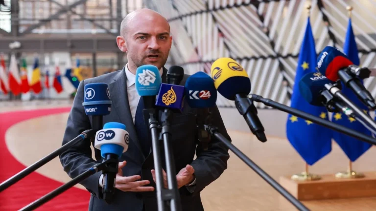 França Alerta: Ataque dos EUA ao Irã Violaria Direito Internacional e Agravária Crise no Oriente Médio