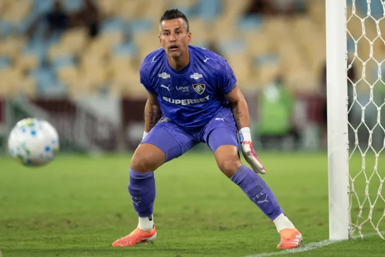 Fluminense Estreia na Libertadores com Empate Contra La Guaira e Fábio Quebra Recorde Histórico de Idade