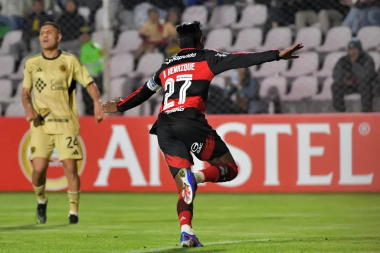 Flamengo Desafia Altitude de Cusco e Inicia Libertadores com Vitória Sólida de 2 a 0