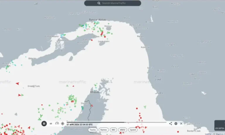 Estreito de Ormuz opera com menos de 10% do tráfego normal; Irã alerta para rotas alternativas e pedágios em criptomoedas