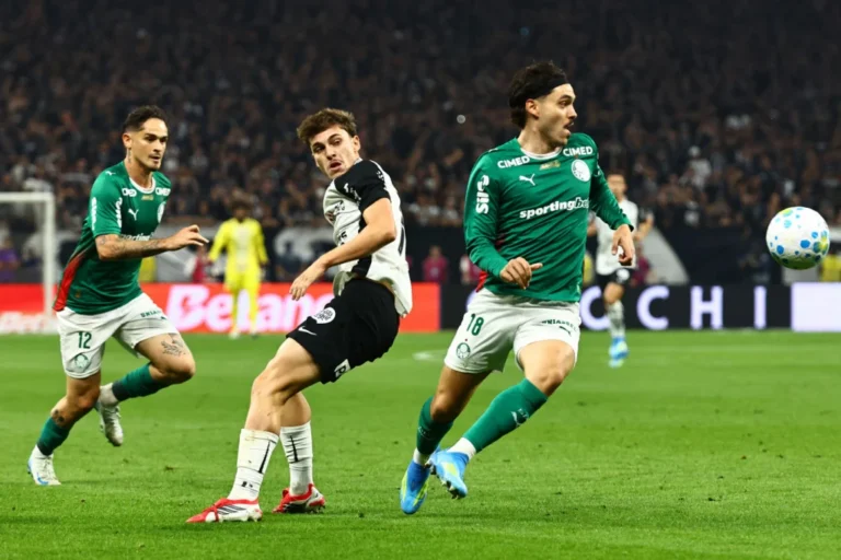 Corinthians e Palmeiras jogam pouco futebol em duelo brigado e empatam pelo Brasileiro – Jovem Pan