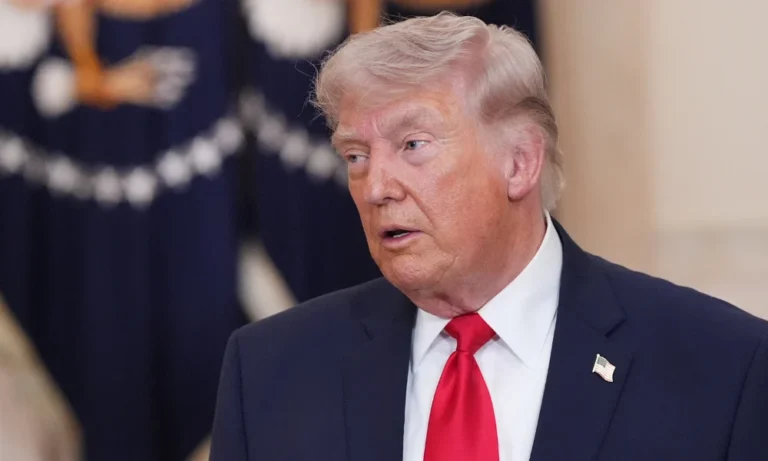 Trump compartilha imagem gerada por IA de Jesus o abraçando e critica Papa Francisco