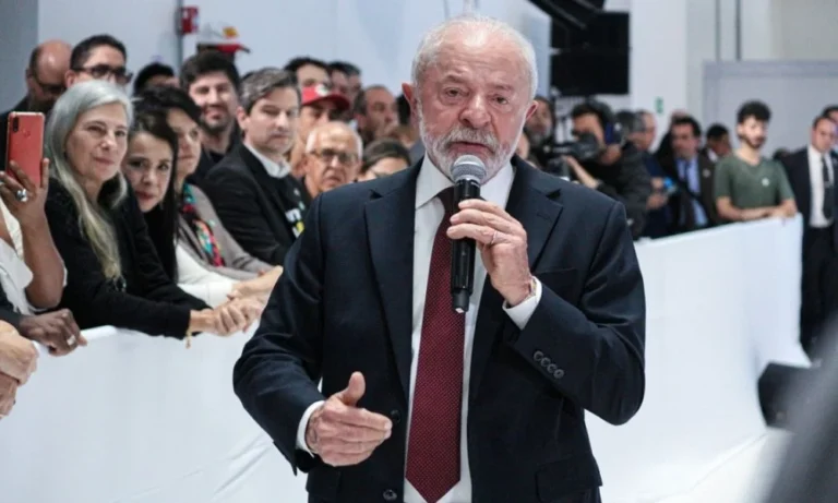 Lula e líderes políticos lamentam a morte de Oscar Schmidt, o ‘Mão Santa’, destacando legado de obstinação e talento; governo decreta luto oficial