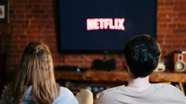 Filmes de cinema no streaming: Saiba como prever a chegada de lançamentos como Marvel e Super Mario na Netflix, Disney+ e outros serviços