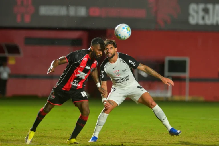 Corinthians e Vitória empatam em 0 a 0 no Barradão em jogo apático pelo Brasileirão e Timão se aproxima da zona de rebaixamento