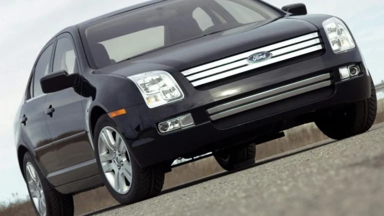 Se o Ford Fusion Fosse Lançado Hoje: Descubra o Preço Corrigido pela Inflação para 2026 e Compare com Sedans Atuais