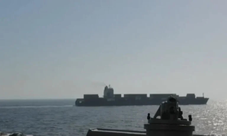 EUA Desconfiam de Equipamentos de ‘Uso Duplo’ em Navio Iraniano Apreendido: O Que Isso Significa?