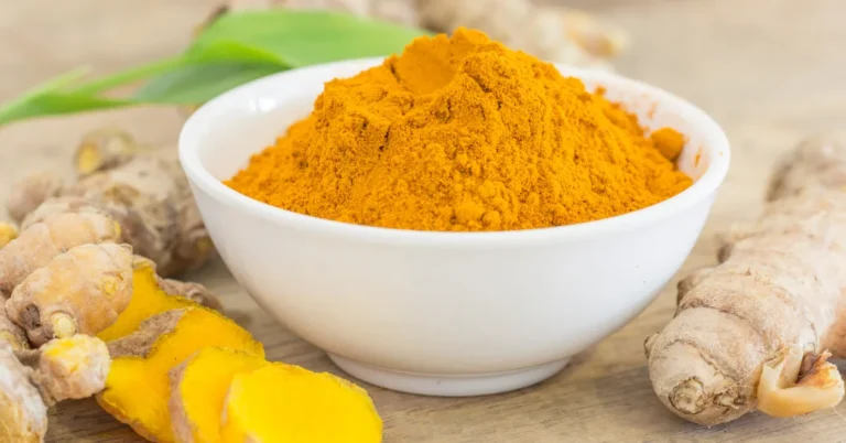 Anvisa Define Novos Limites para Cúrcuma em Suplementos: Entenda os Riscos e o Que Muda para o Consumidor