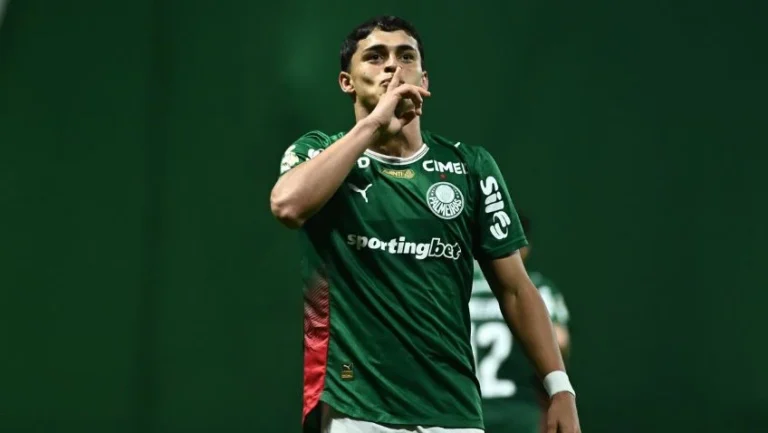 Palmeiras Vence Jacuipense com Gols de Ramón Sosa e Felipe Anderson na Copa do Brasil, Mas Lesão de Vitor Roque Preocupa Abel Ferreira