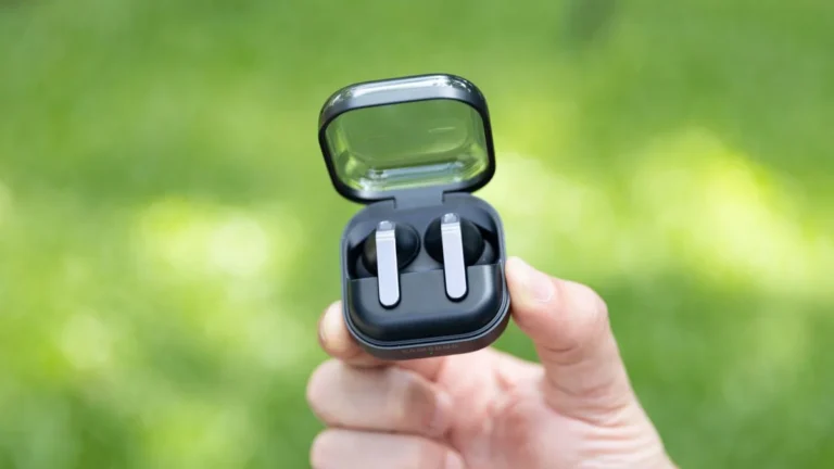 Galaxy Buds4 Pro: Fone Premium da Samsung com Cancelamento de Ruído Ativo Tem Descontão e Sai por R$ 1.794 com Cupom Exclusivo