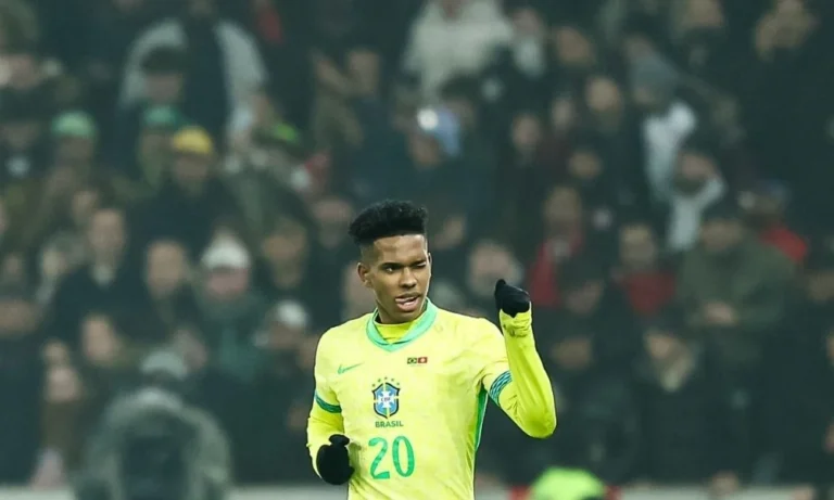 A Saga de Estêvão: Lesão Grave no Chelsea Ameaça Sonho da Copa do Mundo e Impacta Planos de Ancelotti na Seleção Brasileira