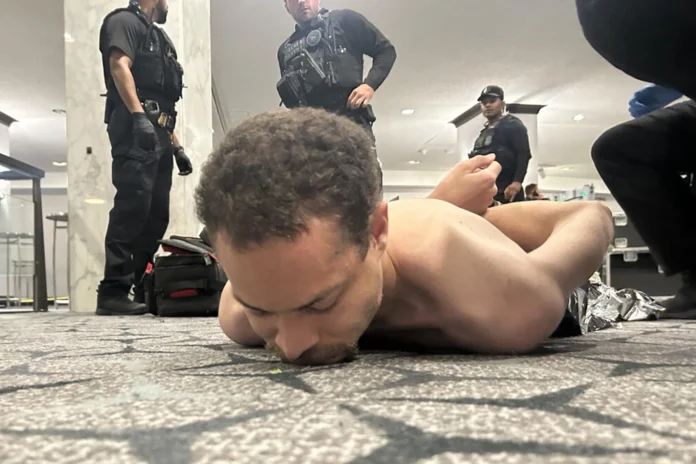 Professor da Califórnia é Formalmente Acusado de Tentar Assassinato Contra Donald Trump em Evento em Washington