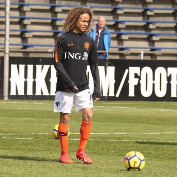 Xavi Simons sofre grave lesão no joelho e desfalca Holanda na Copa do Mundo, com desabafo emocionante