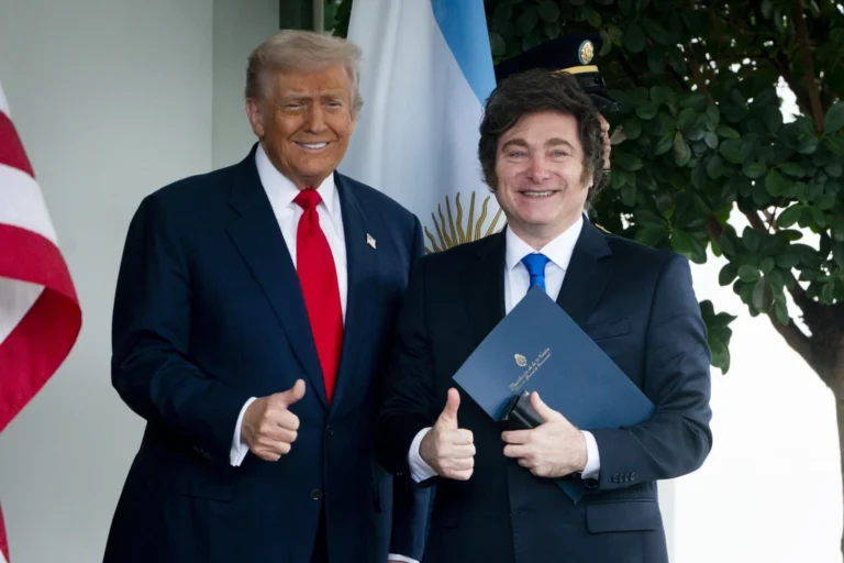 Milei Visita Porta-Aviões Nuclear Americano e Reforça Aliança Estratégica com EUA