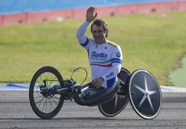 Alex Zanardi, Ícone do Automobilismo e Superação, Morre Aos 59 Anos Após Inspiradora Jornada
