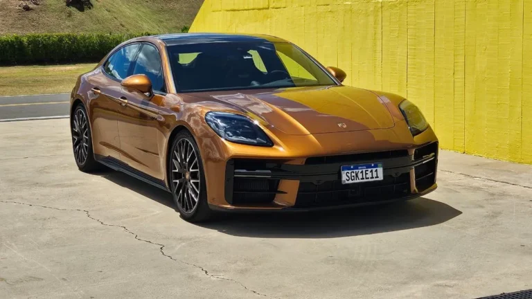 Porsche Patenteia Tinta Digital E-Ink que Muda a Cor dos Carros em Tempo Real: O Futuro da Personalização Automotiva