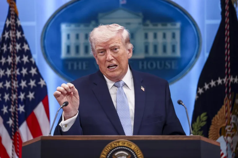 Trump Anuncia Escolta Naval dos EUA no Estreito de Ormuz para Garantir Navegação Livre