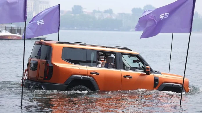 Jetour G700 Ark Edition: SUV Híbrido Que Vira Barco Desafia BYD Com 904 Cavalos e Tecnologia Anfíbia Inovadora