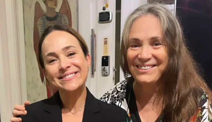 Gabriela Duarte revela motivo para se afastar profissionalmente da mãe, Regina Duarte: 'Viramos uma dupla colada'