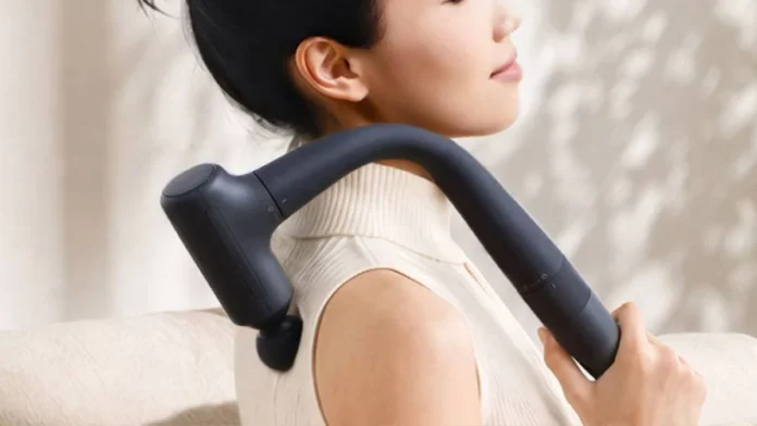 Xiaomi Fascia Gun 3: Conheça o massageador com adaptador para as costas e 3 modos de uso para relaxamento e recuperação muscular