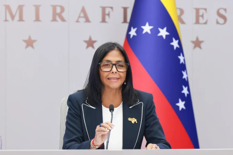 Liberdade Vigiliada: Presos Políticos na Venezuela Seguem Sob Vigilância Estatal Mesmo Após Anistia