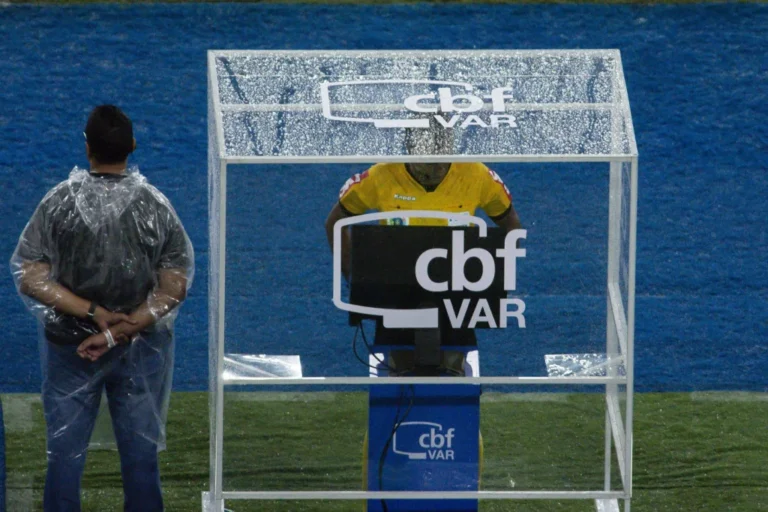 VAR no Brasileirão: Entenda o Protocolo, a Cabine e Quais Lances Essenciais São Revisados no Campeonato Brasileiro de Futebol