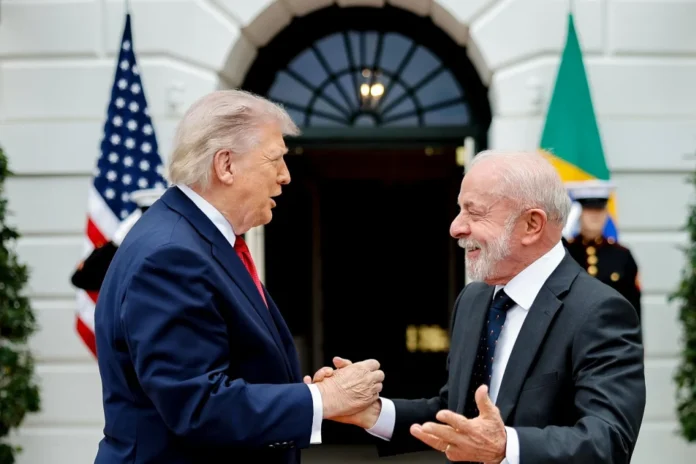Lula propõe a Trump grupo de trabalho sobre tarifas e discute combate ao crime organizado em reunião na Casa Branca