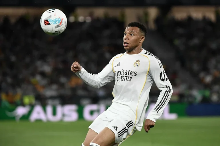 Real Madrid em Colapso: Brigas Internas, Polêmicas com Mbappé e Boicote a Arbeloa Expondo Crise Profunda Antes de Clássico Decisivo