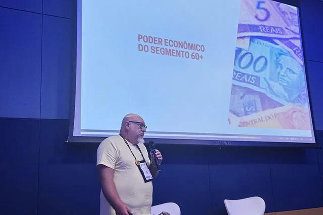 Turismo Sênior: Viajantes 60+ Buscam Propósito e Transformam o Mercado com Experiências Significativas