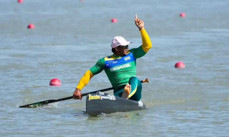 Isaquias Queiroz Conquista Prata na Copa do Mundo de Canoagem na Hungria e Inicia Caminho para Los Angeles 2028