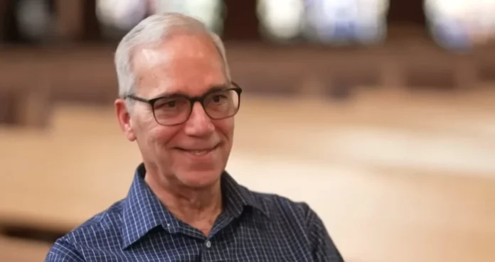 Irmão do Papa Leão XIV Revela Ameaças de Morte e Tensão Familiar em Meio a Divergências Políticas