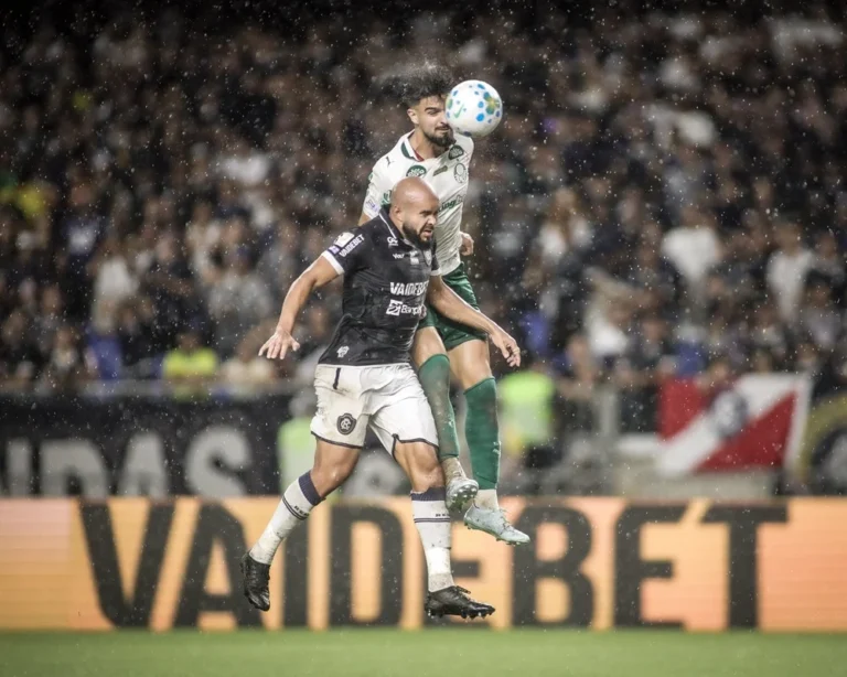Palmeiras Empata com Remo Após Atraso por Chuva e Não Aproveita Expulsão, Mantendo Liderança no Brasileirão