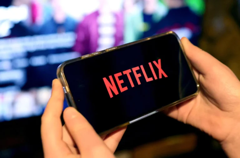 Netflix pode cobrar taxa extra por compartilhamento de senhas, decide Justiça de Minas Gerais