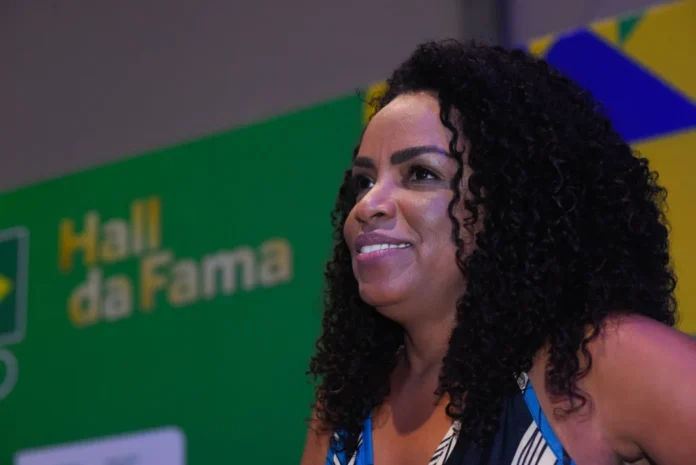 Campeã Olímpica Fofão é Anunciada como Nova Auxiliar Técnica de Zé Roberto na Seleção Feminina de Vôlei: Reunião de Lendas para o Próximo Ciclo