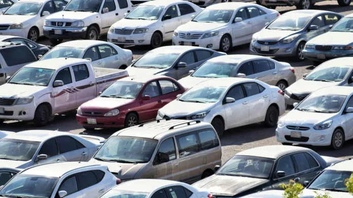 Carro com Mais de 10 Anos: Vale a Pena Comprar? Entenda os Riscos e Dicas Essenciais Antes de Fechar Negócio