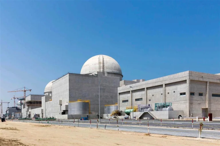 Drone atinge usina nuclear nos Emirados Árabes e acende alerta sobre cessar-fogo instável com Irã