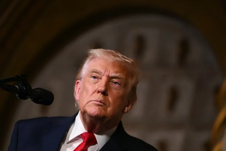 Trump volta a ameaçar Irã com destruição total caso não haja acordo: ‘O relógio está correndo’