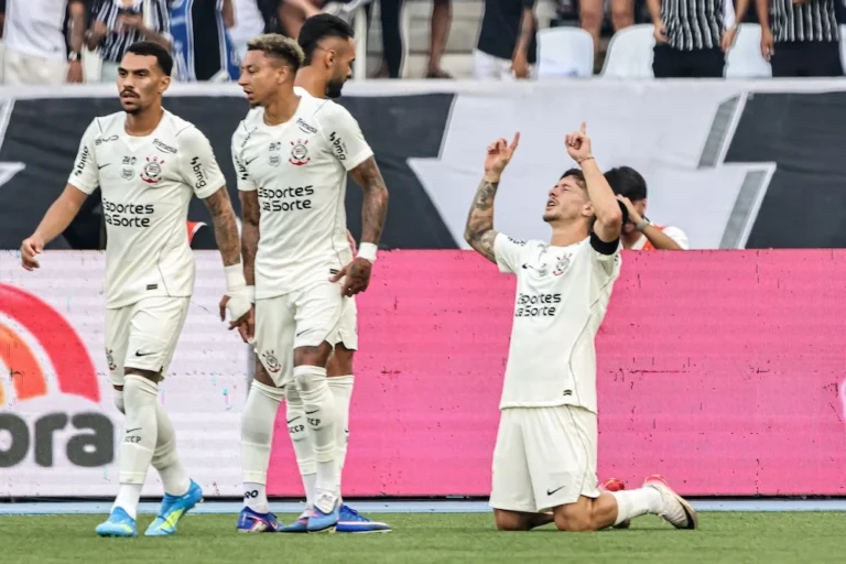 Corinthians Despenca para Zona de Rebaixamento do Brasileirão Após Hat-Trick de Arthur Cabral em Derrota para o Botafogo