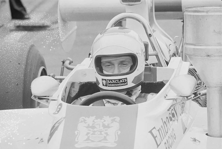 Tríplice Coroa do Automobilismo: Conheça o Desafio Supremo de Mônaco, Le Mans e Indy 500 e o Único Piloto a Vencê-lo