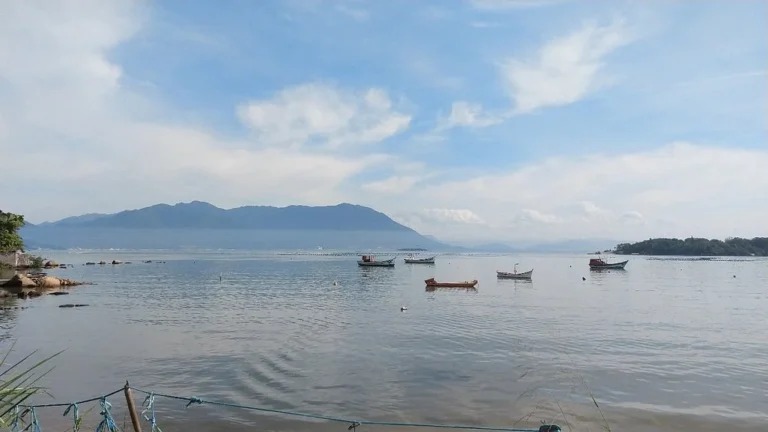 Roteiro de 3 Dias em Florianópolis: Explore o Norte, Sul e Leste da Ilha da Magia