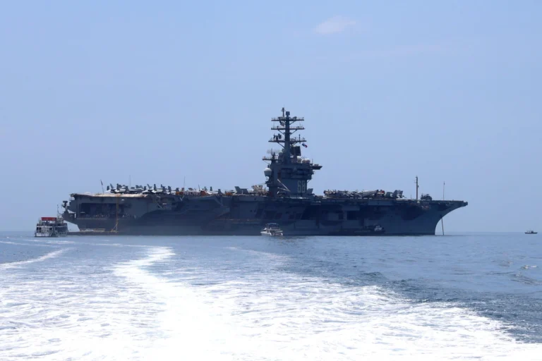 Porta-aviões nuclear USS Nimitz chega ao Caribe em meio à crescente tensão entre EUA e Cuba