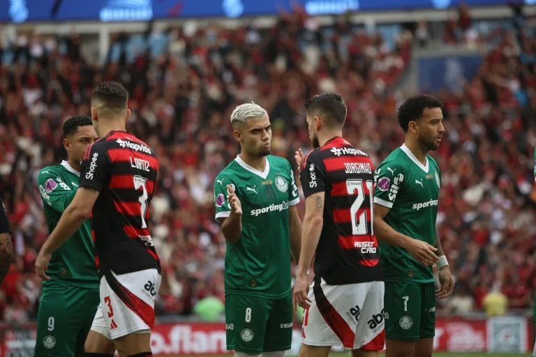 Duelo de Titãs: Flamengo e Palmeiras se reencontram no Maracanã em jogo crucial pelo Brasileirão; saiba onde assistir ao vivo