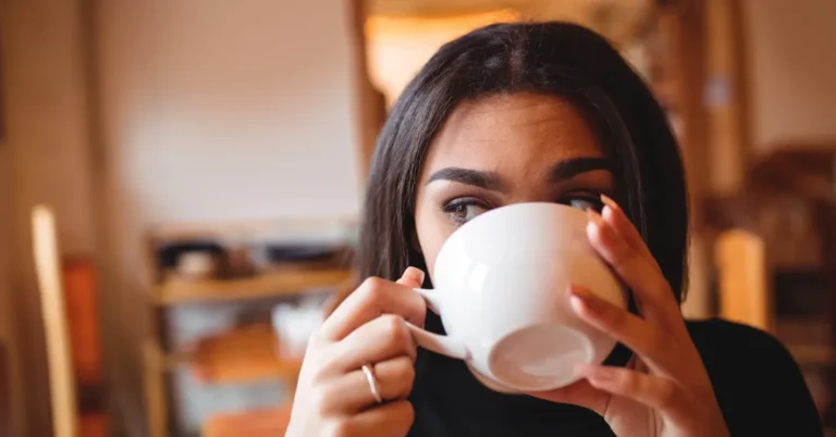 Café e o Banheiro: Por Que a Xícara Matinal Pode Te Dar Vontade de Ir?