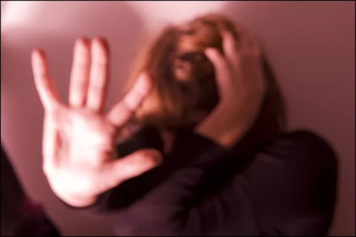Suécia: Promotoria pede 10 anos de prisão para homem acusado de explorar a própria esposa com 120 clientes