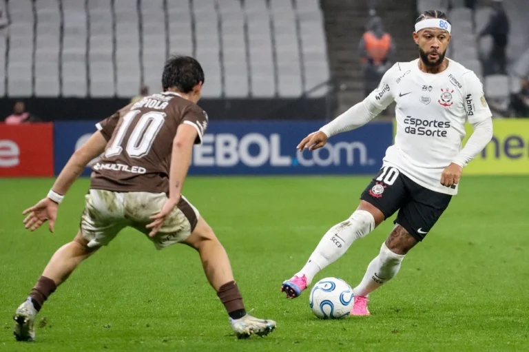 Corinthians Sofre Revés Inesperado de 2 a 0 para o Platense e Perde Invencibilidade na Libertadores, Apesar de Manter Liderança do Grupo E