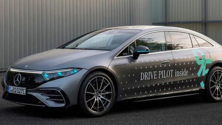 Por que carros autônomos estão ganhando luzes turquesa? O novo padrão visual global que revoluciona a interação no trânsito